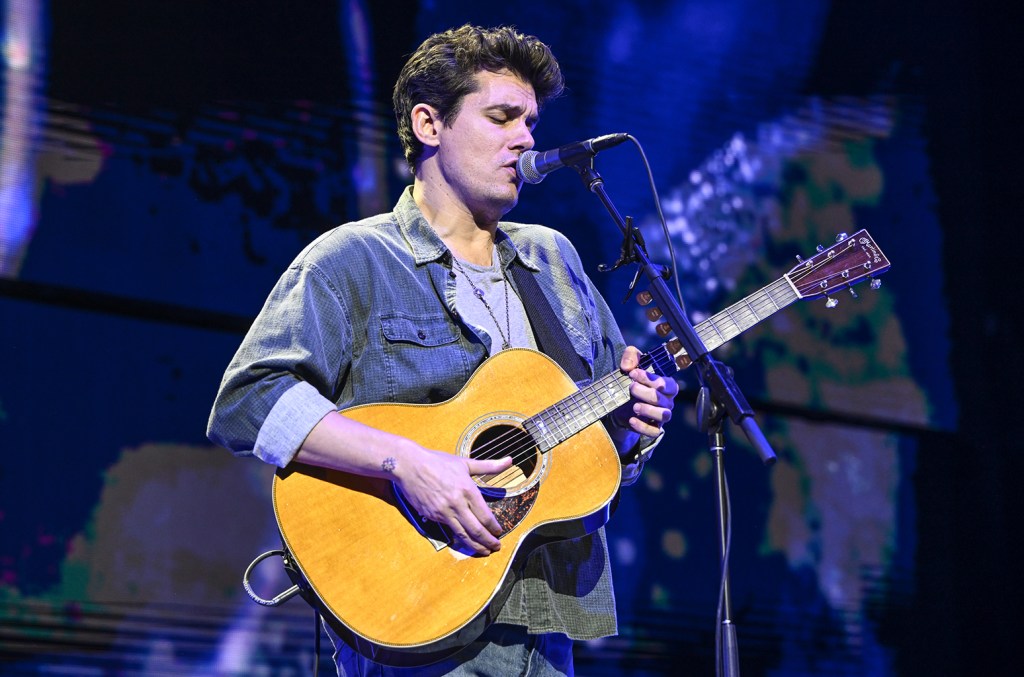 John Mayer 'surpreso' com 'Great American Bar Scene' de Zach Bryan