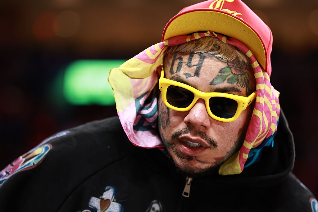 6ix9ine responde à diss de 21 Savage com esquete cômico